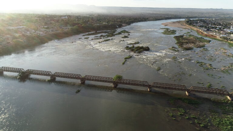 Imagem aérea do rio São Francisco, na cidade de Pirapora (MG).