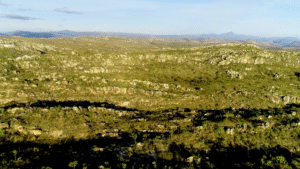 Foto mostra imagem aérea da Serra/Cordilheira do Espinhaço, na região de Diamantina, Minas Gerais