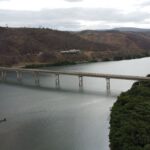 Imagem do Rio Doce na cidade de Resplendor (MG). Há dez anos o rio foi contaminado pelos rejeitos de minério da Samarco.